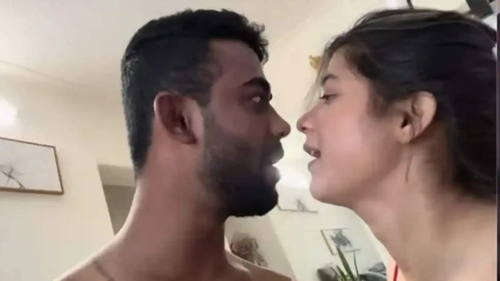 Justin And Sakshi Viral Video Original Clip, Splitsvilla Couple Justin D'cruz And Sakshi Srinivas On Goes Mms Video