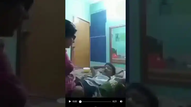 মা ও ছেলের অপ্রাসঙ্গিক অঙ্গভঙ্গির ভিডিও আলোচনার কেন্দ্রবিন্দুতে নেট দুনিয়ায়!